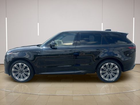 Used 2026 Land Rover Range Rover Sport Dynamic SE AWD/4WD image 2