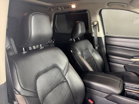 Used 2024 Nissan Pathfinder Platinum FWD image 30