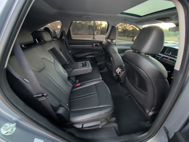 Used 2024 Kia Sorento S w/ Panoramic Sunroof Package FWD image 5