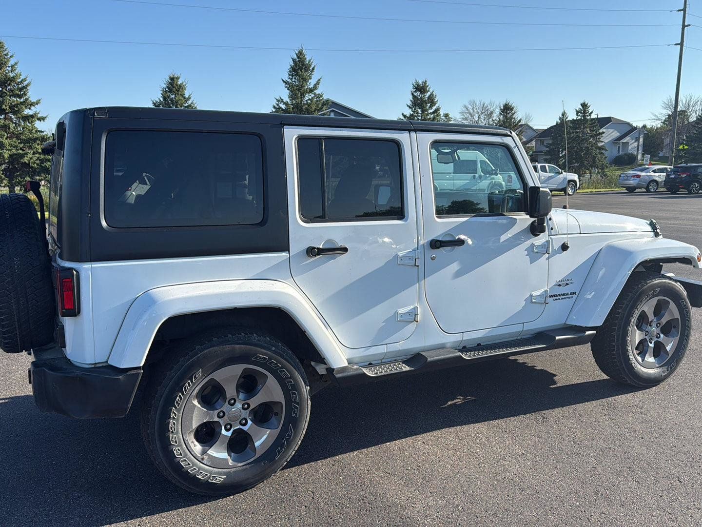 Used 2017 Jeep Wrangler Unlimited Sahara w/ Connectivity Group AWD/4WD image 4