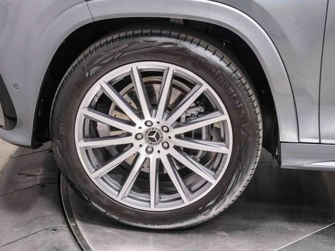 Used 2025 Mercedes-Benz GLS 450 4MATIC image 9