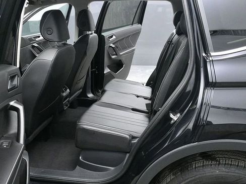 Used 2024 Volkswagen Tiguan SE image 15