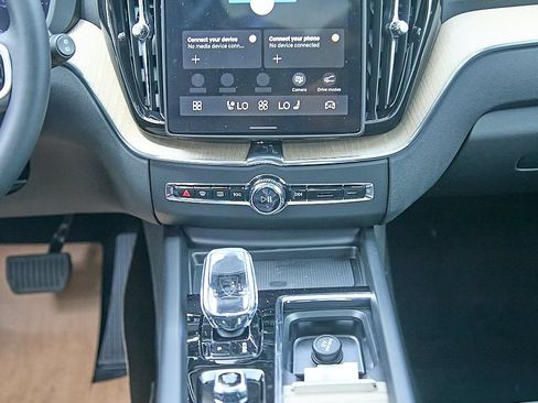 New 2026 Volvo XC60 B5 Plus w/ Climate Package AWD/4WD image 27