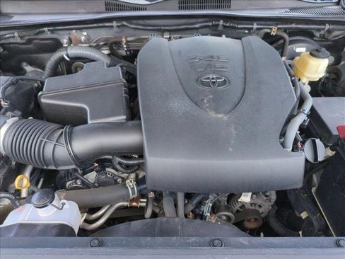 Used 2016 Toyota Tacoma Limited w/ Towing Package AWD/4WD image 23