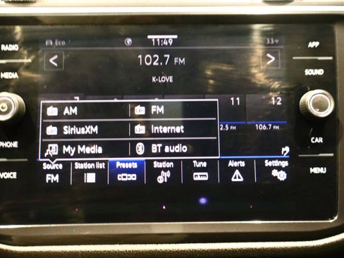 Used 2024 Volkswagen Tiguan SE image 32