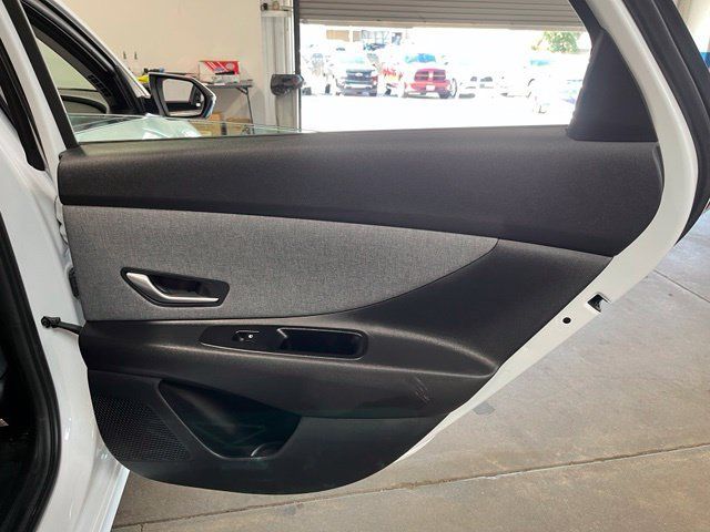 Used 2024 Hyundai Elantra Limited FWD image 17