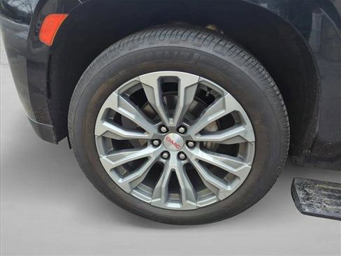 Used 2021 GMC Yukon Denali w/ Denali Premium Package image 28