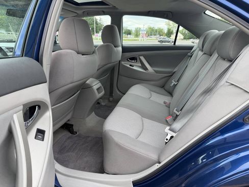 Used 2010 Toyota Camry SE FWD image 13