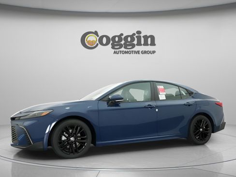 New 2026 Toyota Camry SE FWD image 4