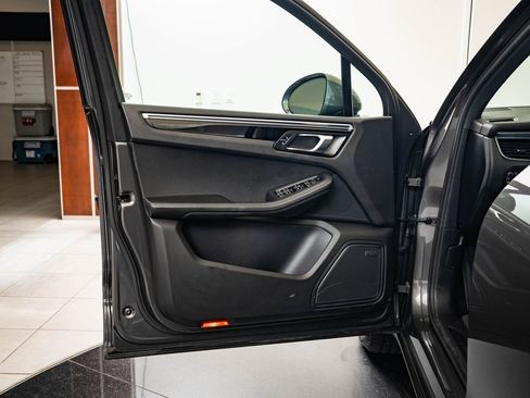 Used 2017 Porsche Macan image 25