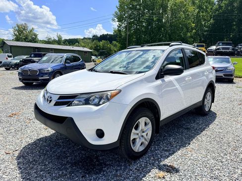 Used 2013 Toyota RAV4 LE FWD image 4