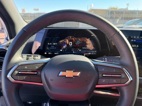 Used 2025 Chevrolet Equinox LT image 25