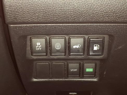 Used 2020 Nissan Rogue SV FWD image 11