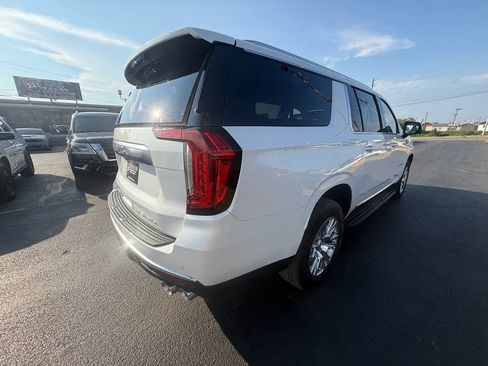 Used 2023 GMC Yukon XL Denali AWD/4WD image 3
