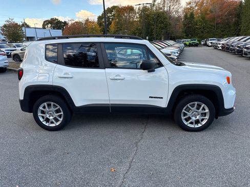 Used 2022 Jeep Renegade Latitude w/ Convenience Group image 7
