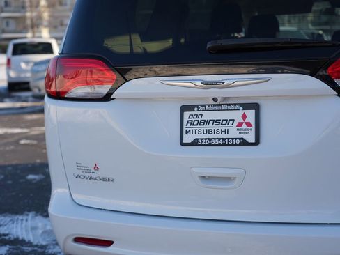 Used 2021 Chrysler Voyager LX image 10