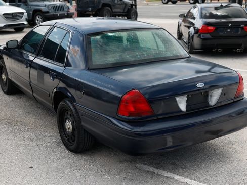 Used 2011 Ford Crown Victoria Police Interceptor w/ Comfort & Convenience Group RWD image 3