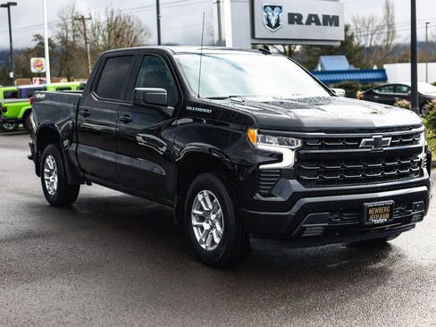 Used 2024 Chevrolet Silverado 1500 RST AWD/4WD image 8
