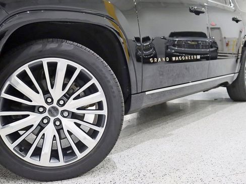 Used 2024 Jeep Grand Wagoneer Series III image 4