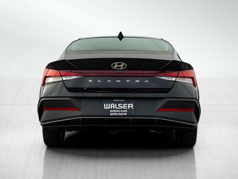 New 2025 Hyundai Elantra SE image 6