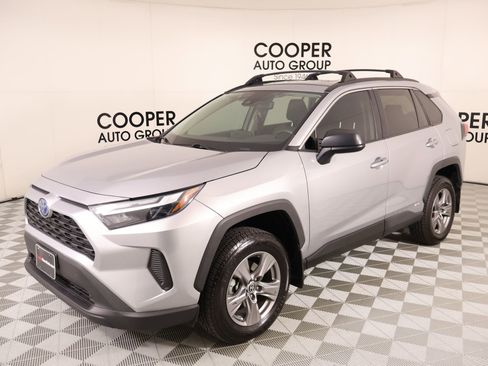 Used 2024 Toyota RAV4 LE AWD/4WD image 9