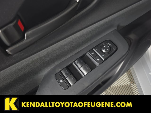 Used 2025 Toyota Prius LE FWD image 20