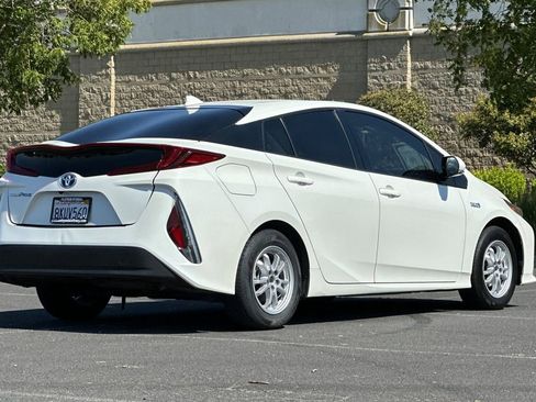 Used 2019 Toyota Prius Prime Plus image 4
