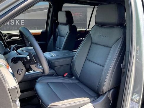 New 2026 GMC Yukon XL Denali w/ Sun & Power Step Package AWD/4WD image 10
