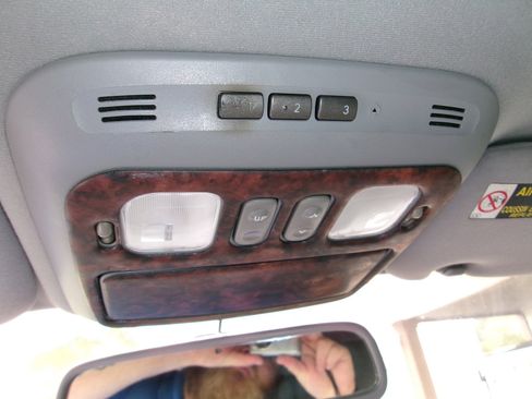 Used 2004 Toyota Land Cruiser image 24