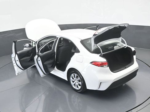 Used 2024 Toyota Corolla LE image 63