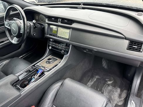 Used 2017 Jaguar XF S RWD image 15