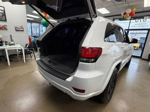 Used 2021 Jeep Grand Cherokee Laredo X image 22