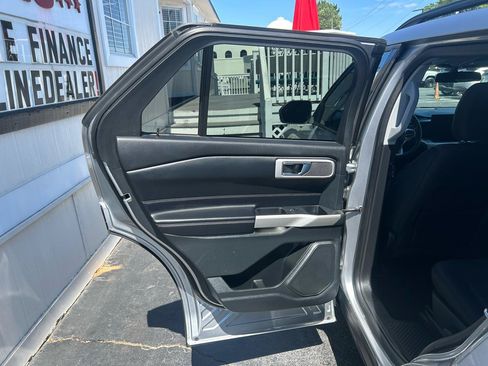 Used 2021 Ford Explorer XLT RWD image 28