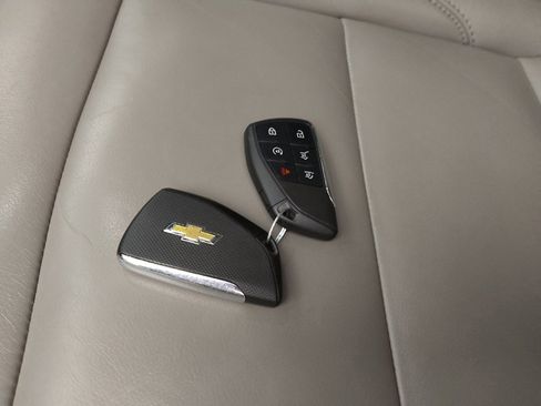 Used 2021 Chevrolet Suburban LT AWD/4WD image 32