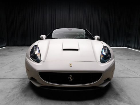 Used 2013 Ferrari California RWD image 8