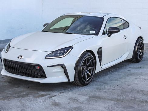 Used 2023 Toyota GR86 Premium w/ ALL Weather Mat Package (TMS) image 3