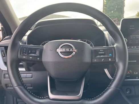 Used 2025 Nissan Rogue SV FWD image 30