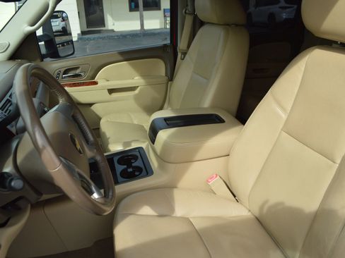 Used 2014 Chevrolet Silverado 2500 LTZ w/ LTZ Plus Package image 8