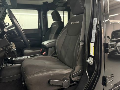 Used 2018 Jeep Wrangler Unlimited Sahara w/ Connectivity Group image 18