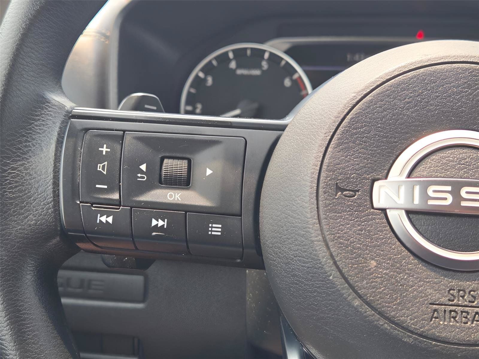 Used 2023 Nissan Rogue S FWD image 28