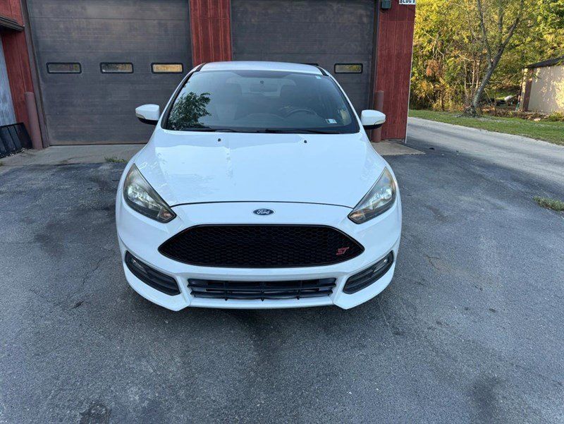 Used 2018 Ford Focus ST FWD image 2