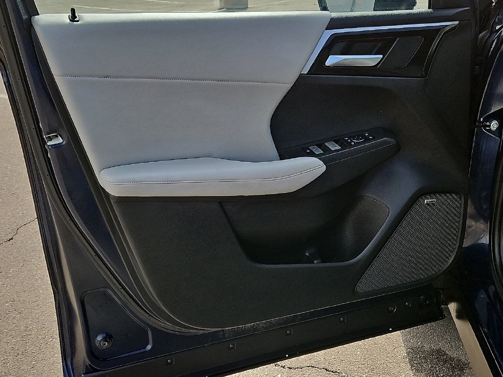 Used 2025 Mitsubishi Outlander SE AWD/4WD image 17