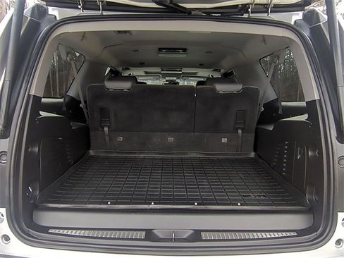 Used 2016 Chevrolet Suburban LT image 5