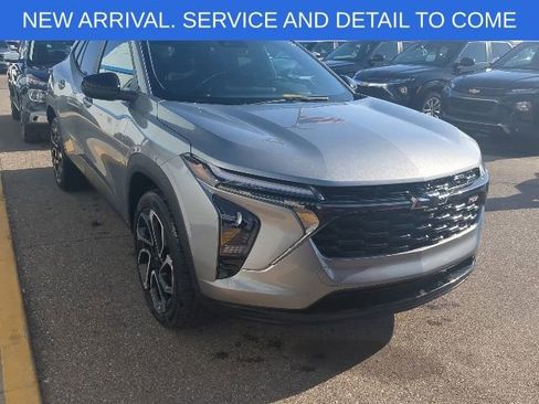 Certified 2024 Chevrolet Trax RS w/ Sunroof Package FWD image 10