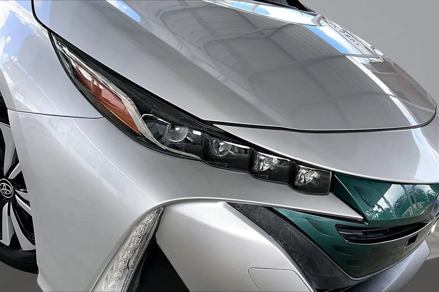 Used 2018 Toyota Prius Prime Premium FWD image 28