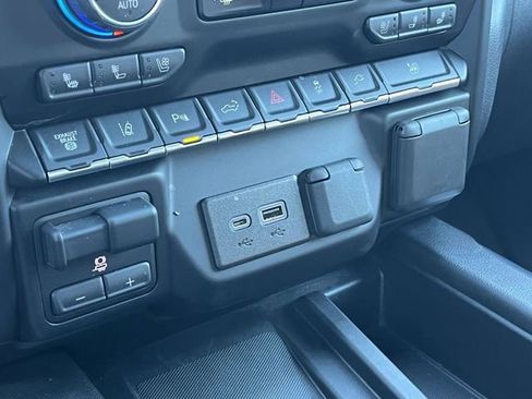 Used 2023 Chevrolet Silverado 2500 High Country image 34