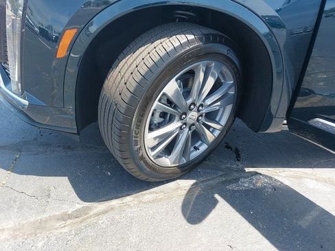 Used 2025 Cadillac XT6 Premium Luxury w/ Technology Package image 39