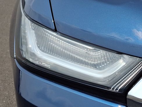 Used 2023 Chevrolet Traverse LT image 9