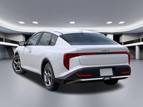New 2026 Kia K4 LXS image 4