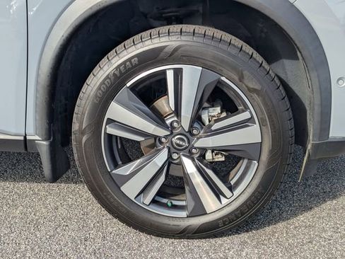 Used 2023 Nissan Rogue SL w/ SL Premium Package image 11